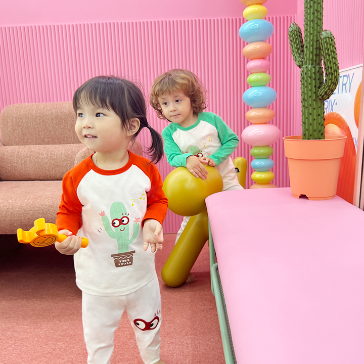 루트루트 댄싱 캑터스 레글런 티셔츠
